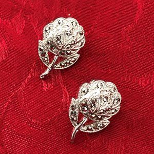 Ladies stud earrings with a dainty flower design